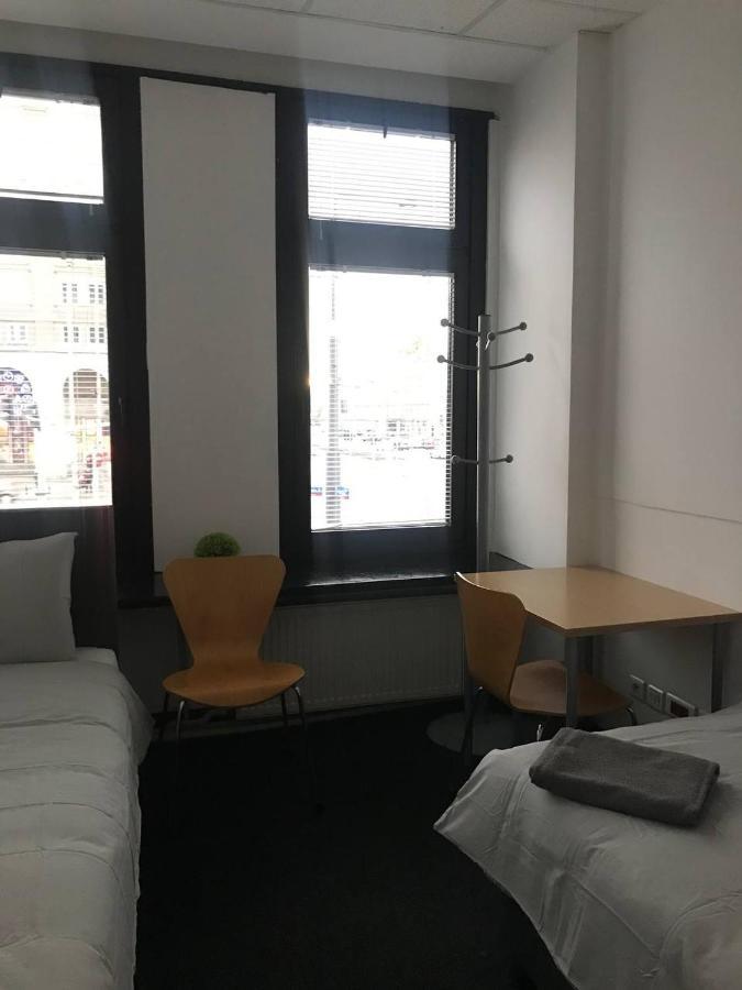 Aleja "Solidarnosci" Warsawa Bagian luar foto